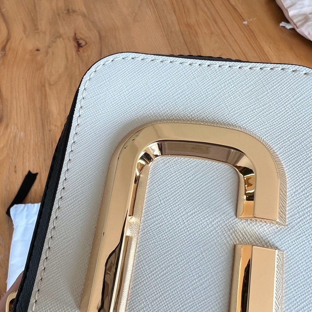 Marc Jacobs ‘The Hotshot’ Crossbody W/ Gold Chain Gem